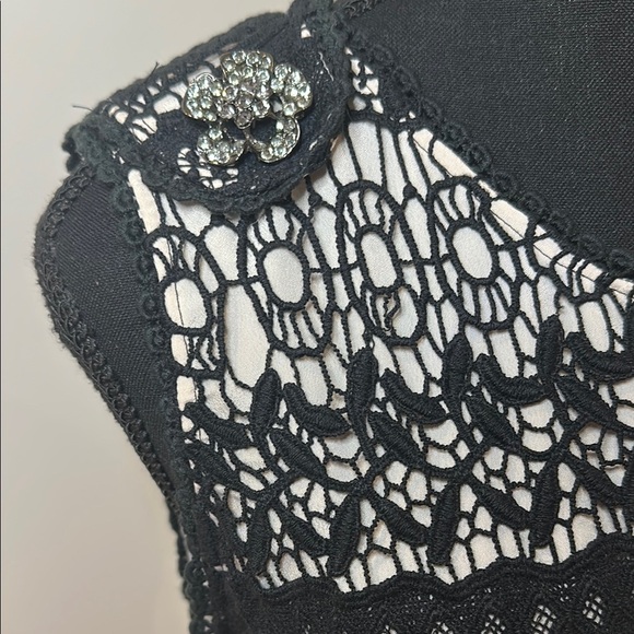 Black Mini Sheath Dress Sleeveless for Night Out with Crew Neck - Picture 4 of 9